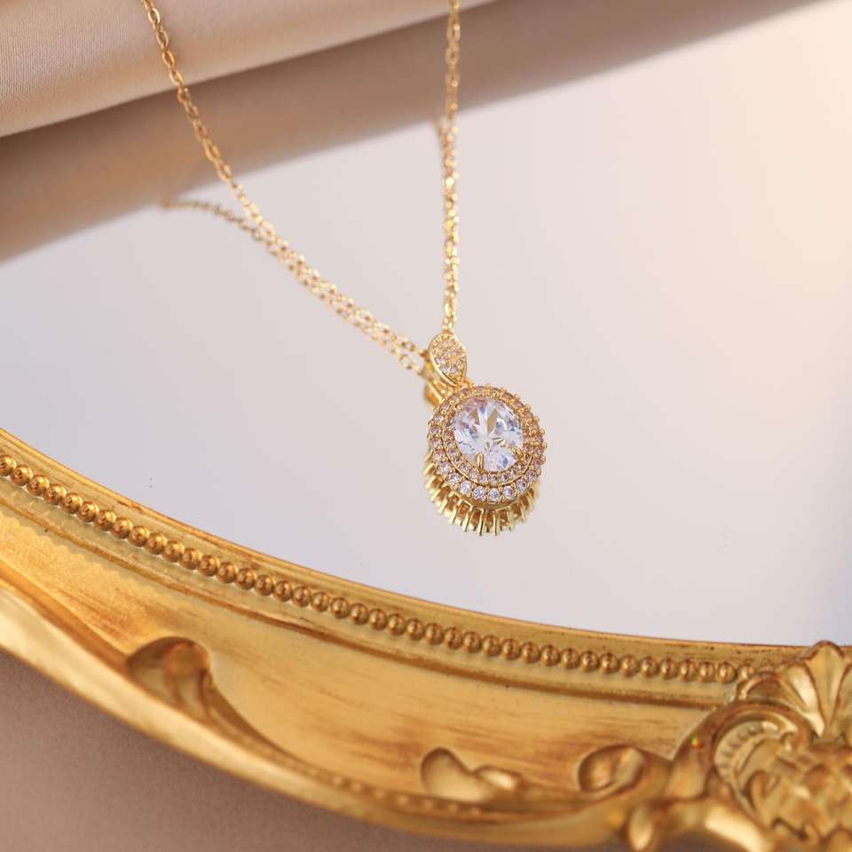 Zircon Pendant with Geometric Pattern Attractive Retro Luxury Fashion As Gifts Diamond Women Necklace